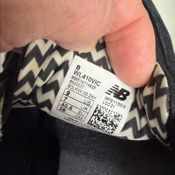 New Balance 410 Retro Black and White Light Weight Sneakers EUC - Picture 9 of 16
